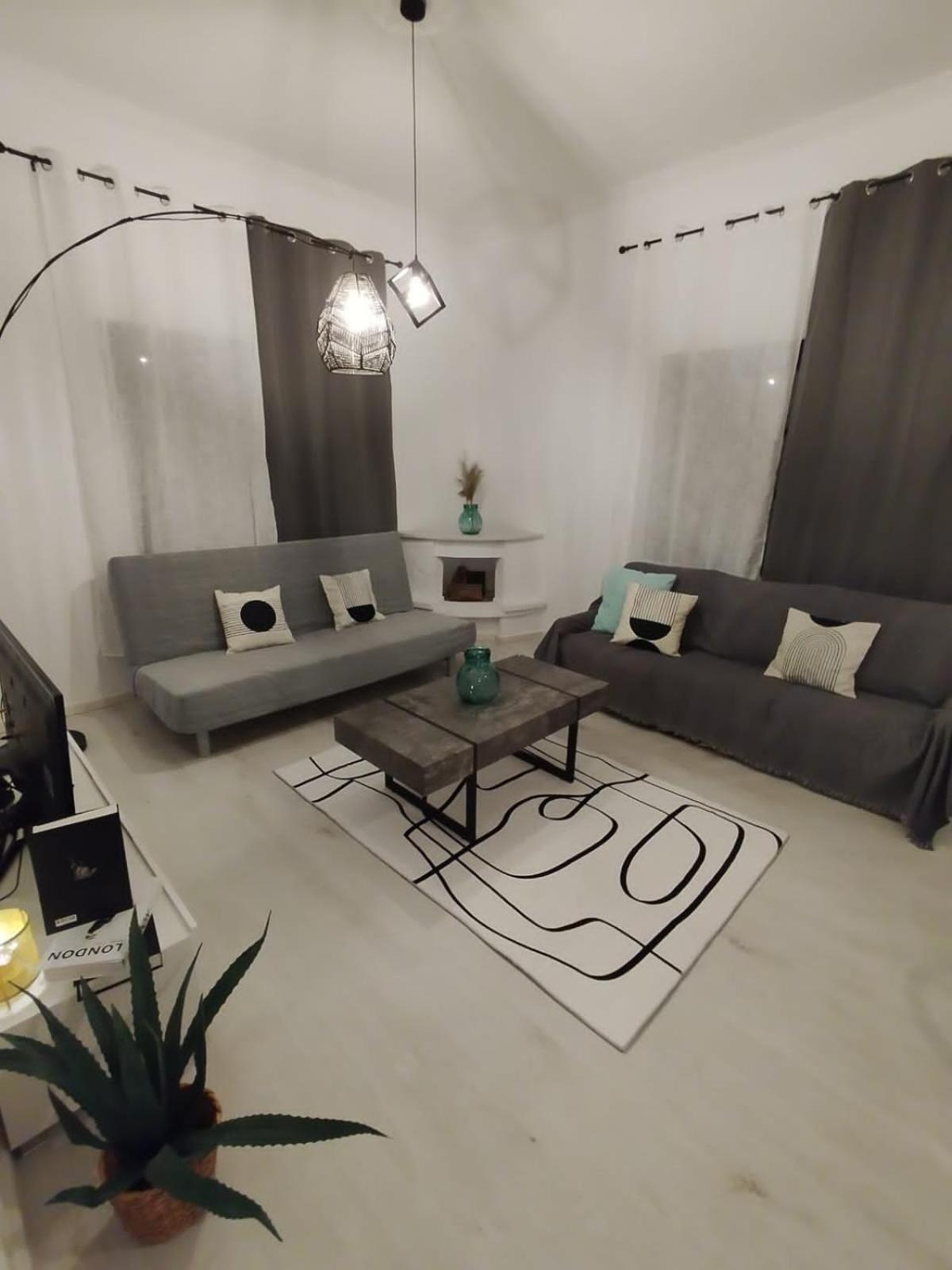 Black N' White Cozy Housegarden Alexandroupoli Exterior photo